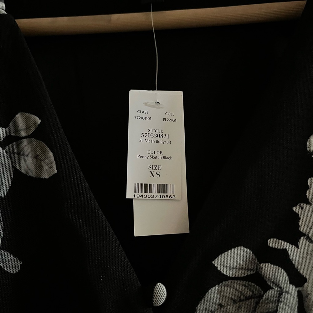 NWT White House Black Market Flower Bodysuit XS Pretty